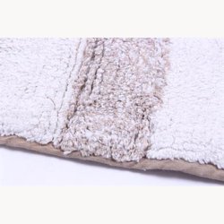 Bathmat with stripes