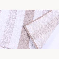 Bathmat with stripes