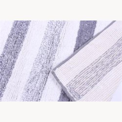 Bathmat with stripes