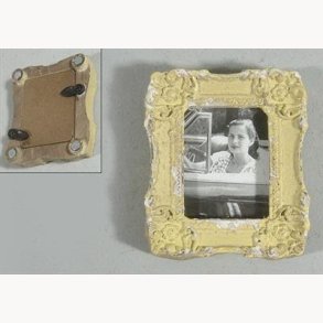 Pictureframe with magnet