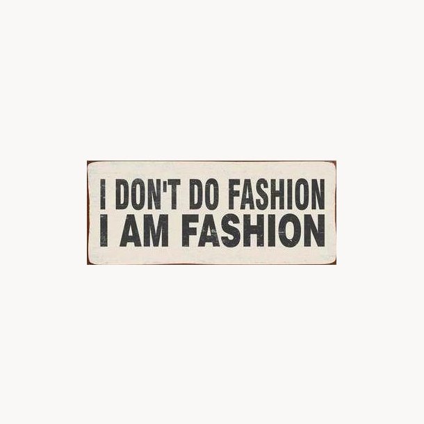 Skilt - I don't do fashion, i am fashion