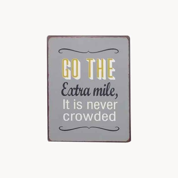 Skilt - Go the extra mile, it is never crowded