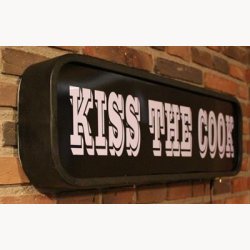 Lys skilt - kiss the cook