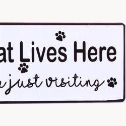 Skilt - The cat lives here, you're just visiting