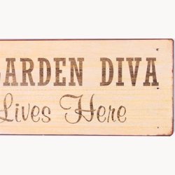 Skilt - A garden diva lives here