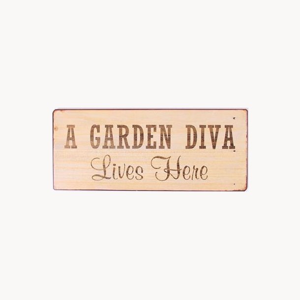 Sign - A garden diva lives here