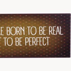 Skilt - We were born to be real not to be perfect