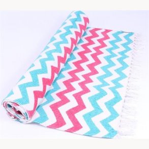 Rug with zig zag print - 70 x 200 cm